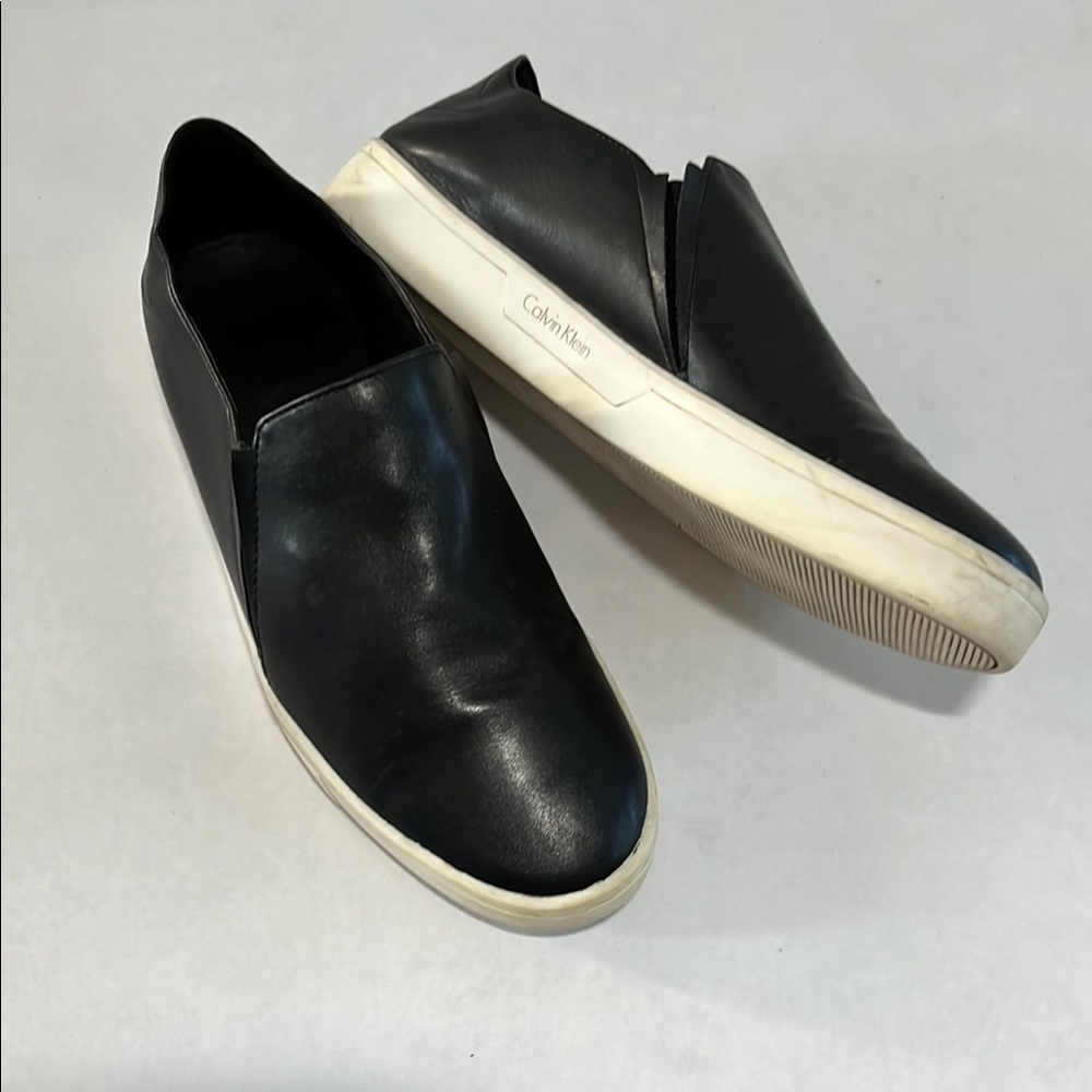 Calvin Klein Izso Black Loafers Sleek Slip-On Design Women’s 7 Vegan Golf